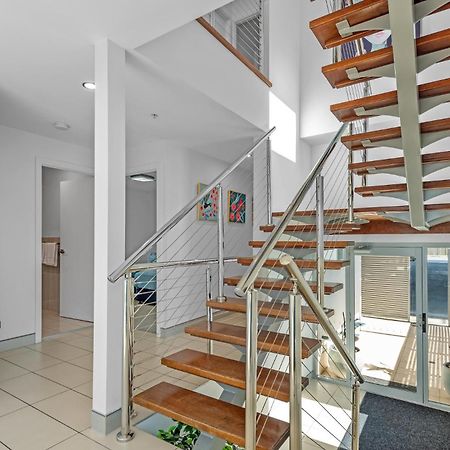 Proximity Waterfront Apartments Redcliffe Buitenkant foto